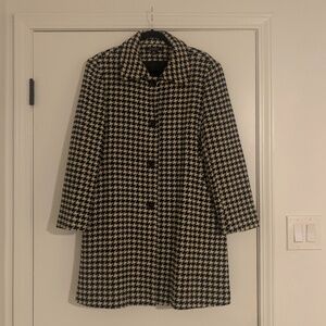 12P Chadwicks Classic Wool Black & White Houndstooth Coat | Pockets & Kick Pleat